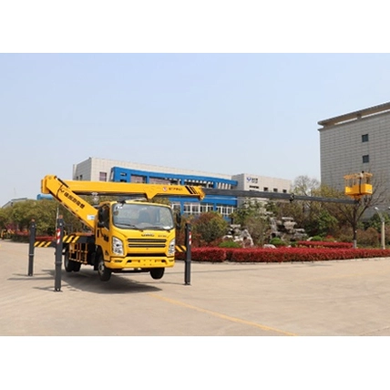 telescoping boom truck